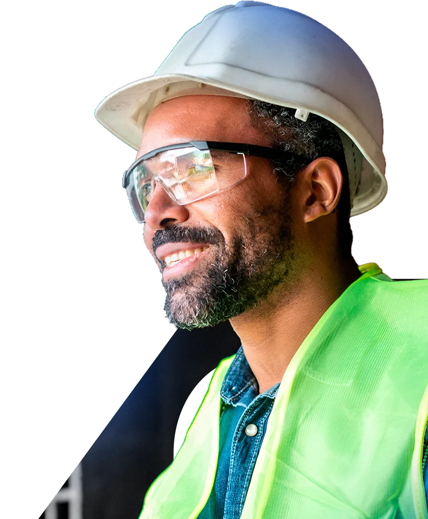 Engenheiro da Engefel em obra