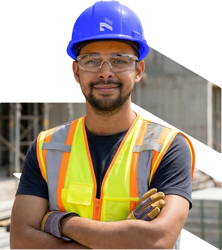 Engenheiro da Engefel em obra